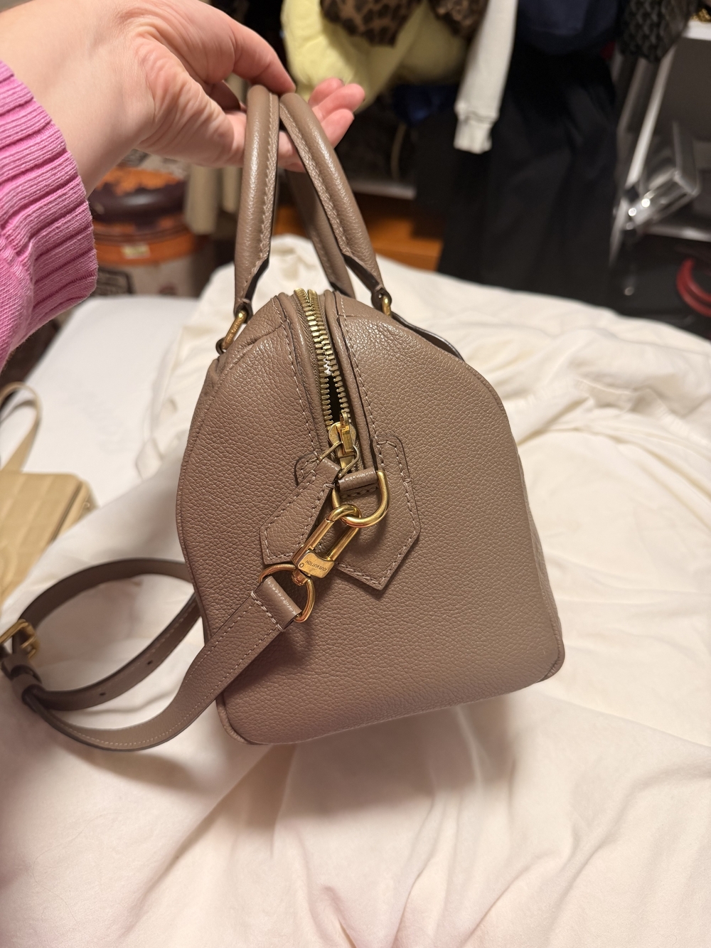 Louis Vuitton Empreinte Speedy 25 Bandoulière in Turtledove - Picture 3 of 9